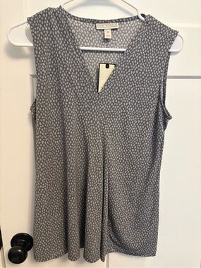 Dana Buchman Gray Sleeveless V-Neck Dot Print Top